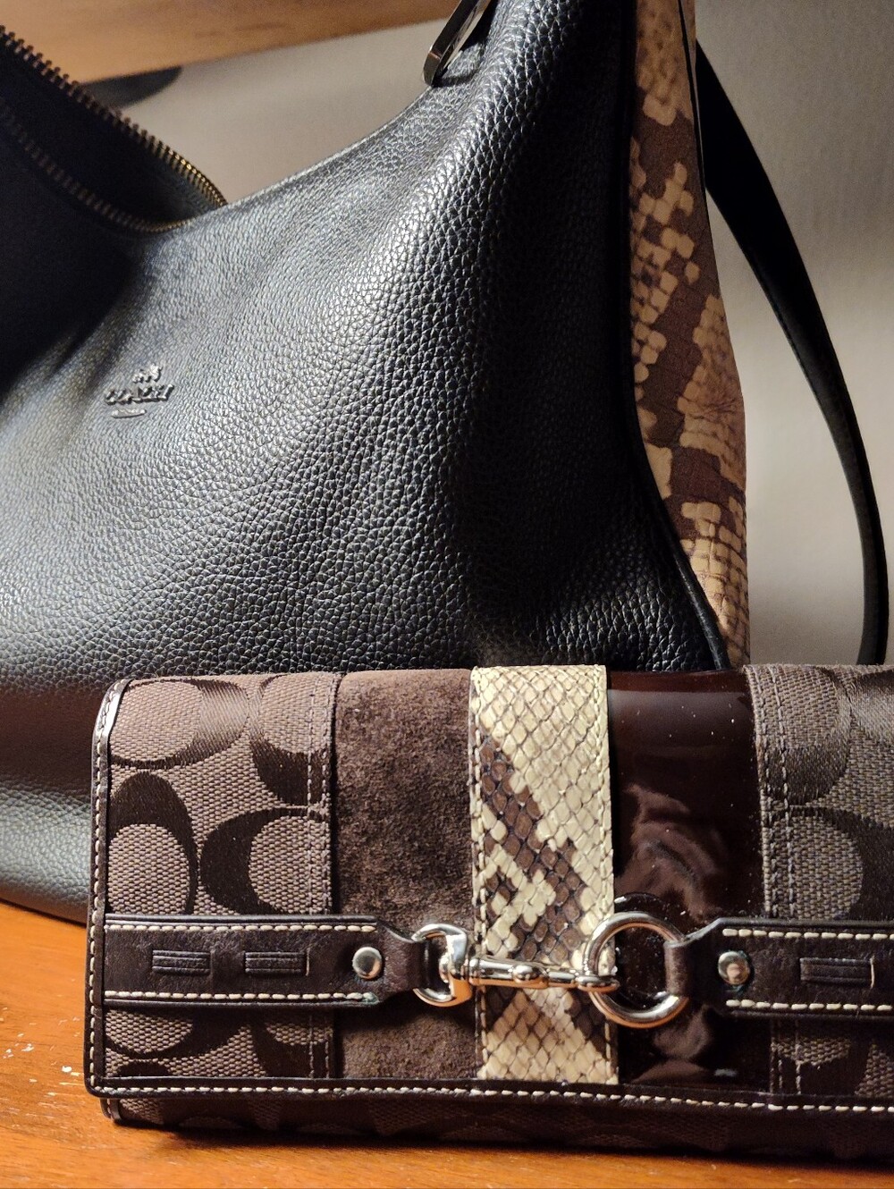 Coach Black Leather Shoulder Bag with Snake-Print Trim And Wallet - Picture 2 of 15